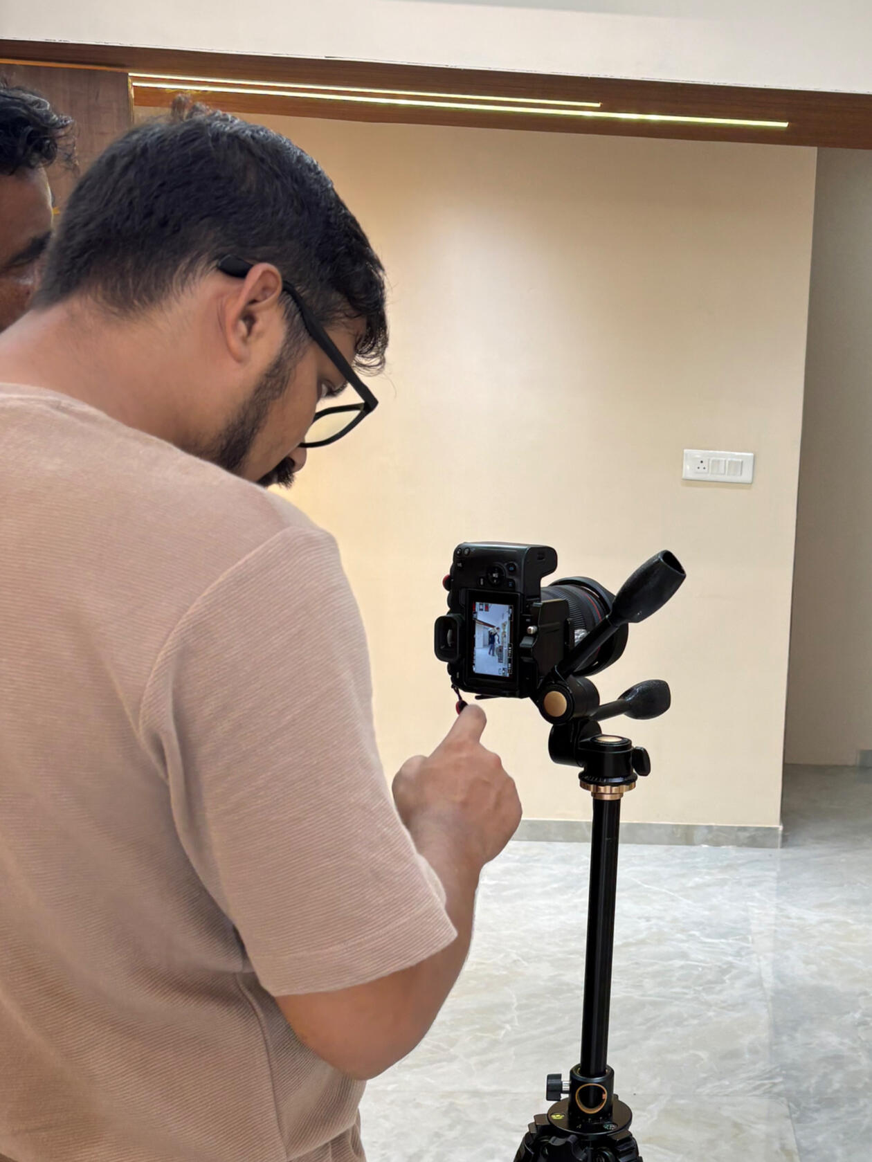 Photographer in Mulund Mumbai –Snapory- Harshd Dedhia Harshd Dedhia Product event photographer Mumbai